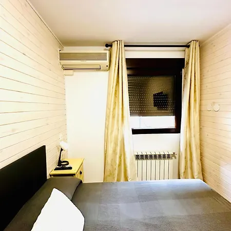 Konukevi La Taberna 3*